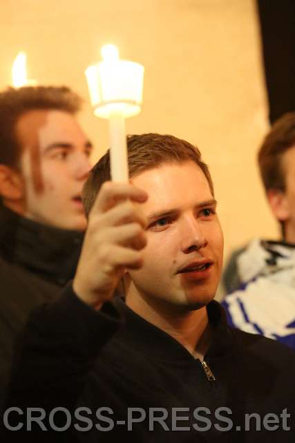 2015.03.06_20.44.26_00.JPG - Fackelprozession durch Stiftskirche und Kreuzgang