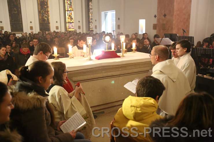 2015.03.06_21.53.55.JPG - Rund um den Tisch des Herrn