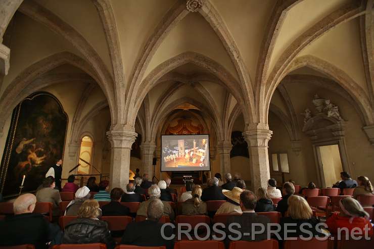 2015.04.30_15.47.30.JPG - Das ehem. Dormitorium (Schlafsaal) der Mönche als Kinosaal.  :)