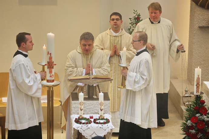 Ewige Profess von Sr.Faustine u. Sr.Nathanaela OSB ... dann von Sr. Faustines Heimatpfarrer auf polnisch.