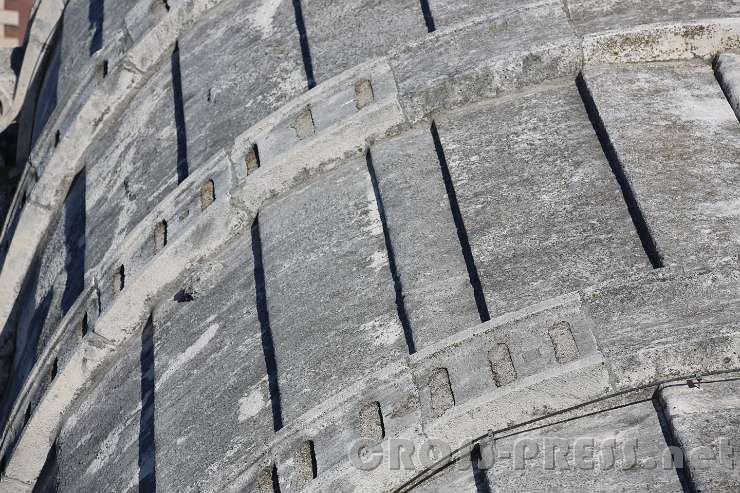 2015.07.29_10.27.21.jpg - Dach des Doms besteht aus riesigen Steinplatten.