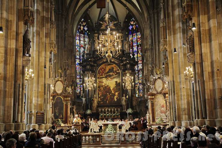 2015.09.26_15.41.13.jpg - Dankmesse im vollbesetzten Stephansdom.