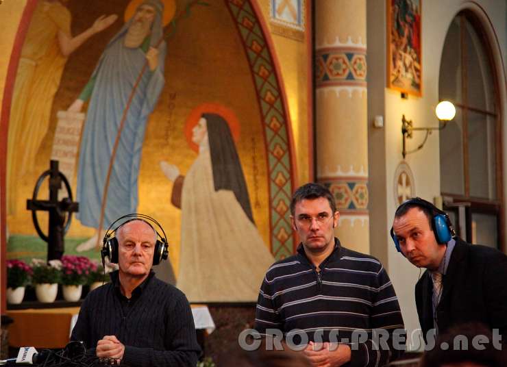 2015.11.21_11.28.47.jpg - Das Technik-Team: Bernhard Grimm, Daniel Percic und Albert Röder.
