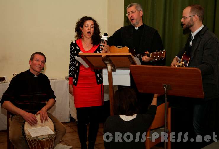 2015.11.21_15.00.50.jpg - Die Band spielte tolle (Lobpreis-)Lieder.