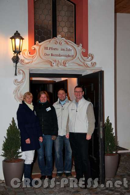 2016.02.13_21.14.09.JPG - Nach dem Durchschreiten der hl. Pforte.