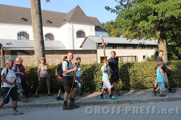 2016.09.10_17.10.20.JPG - Pilgergruppe auf dem Heimweg.