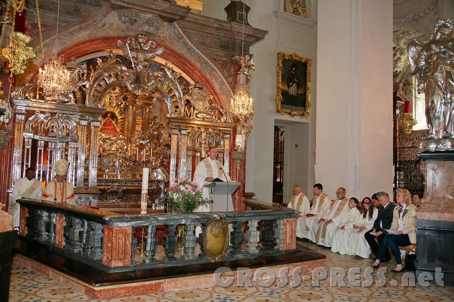 2017.05.27_14.41.52.jpg - P. Karl Wallner OCist, Nationaldirektor von "missio", liest das Evangelium.