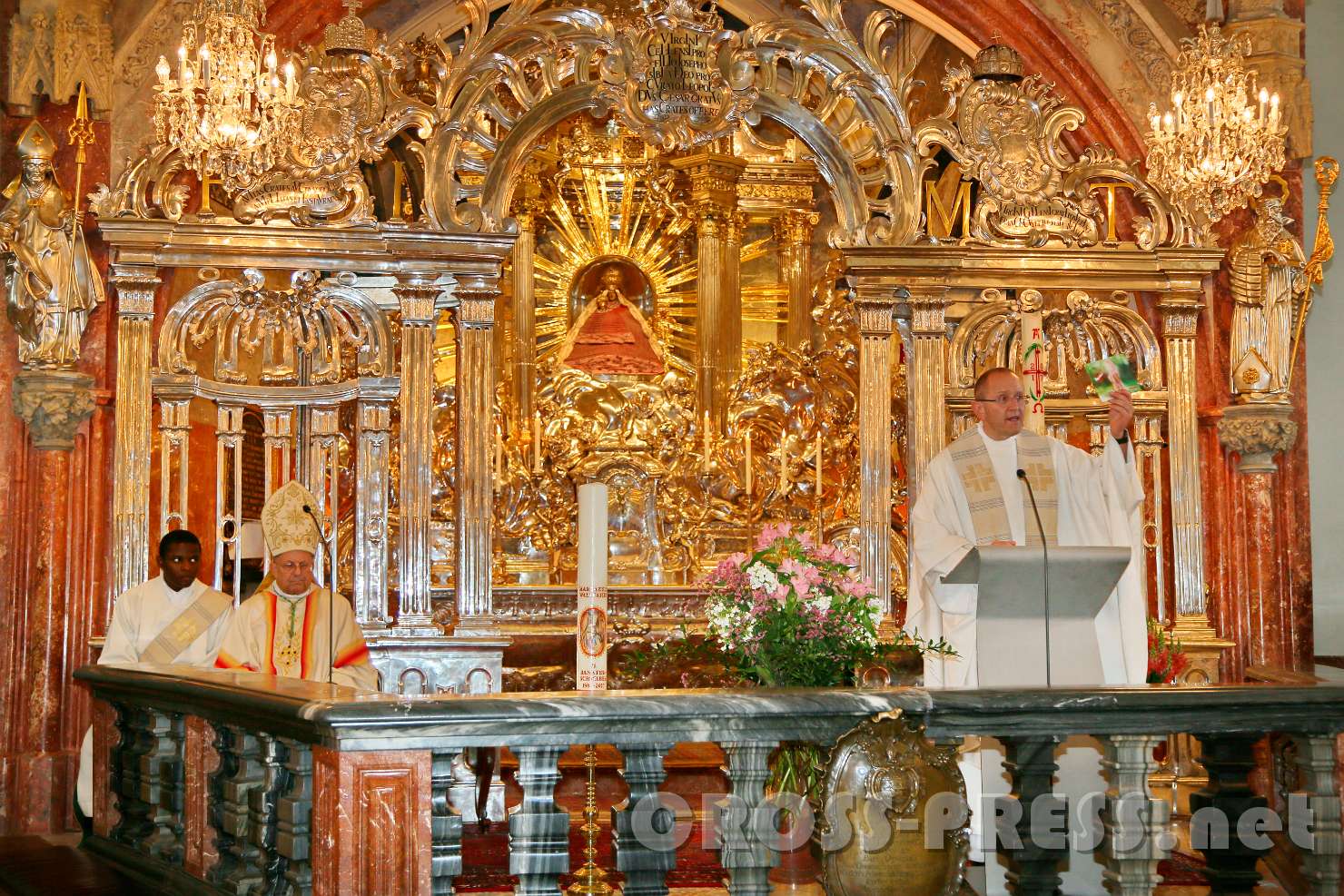 2017.05.27_15.23.54.jpg - P. Karl stellt die Gebetsbewegung "Gott kann" vor, benannt nach der Verheißung des Erzengels Gabriel an die Jungfrau Maria.