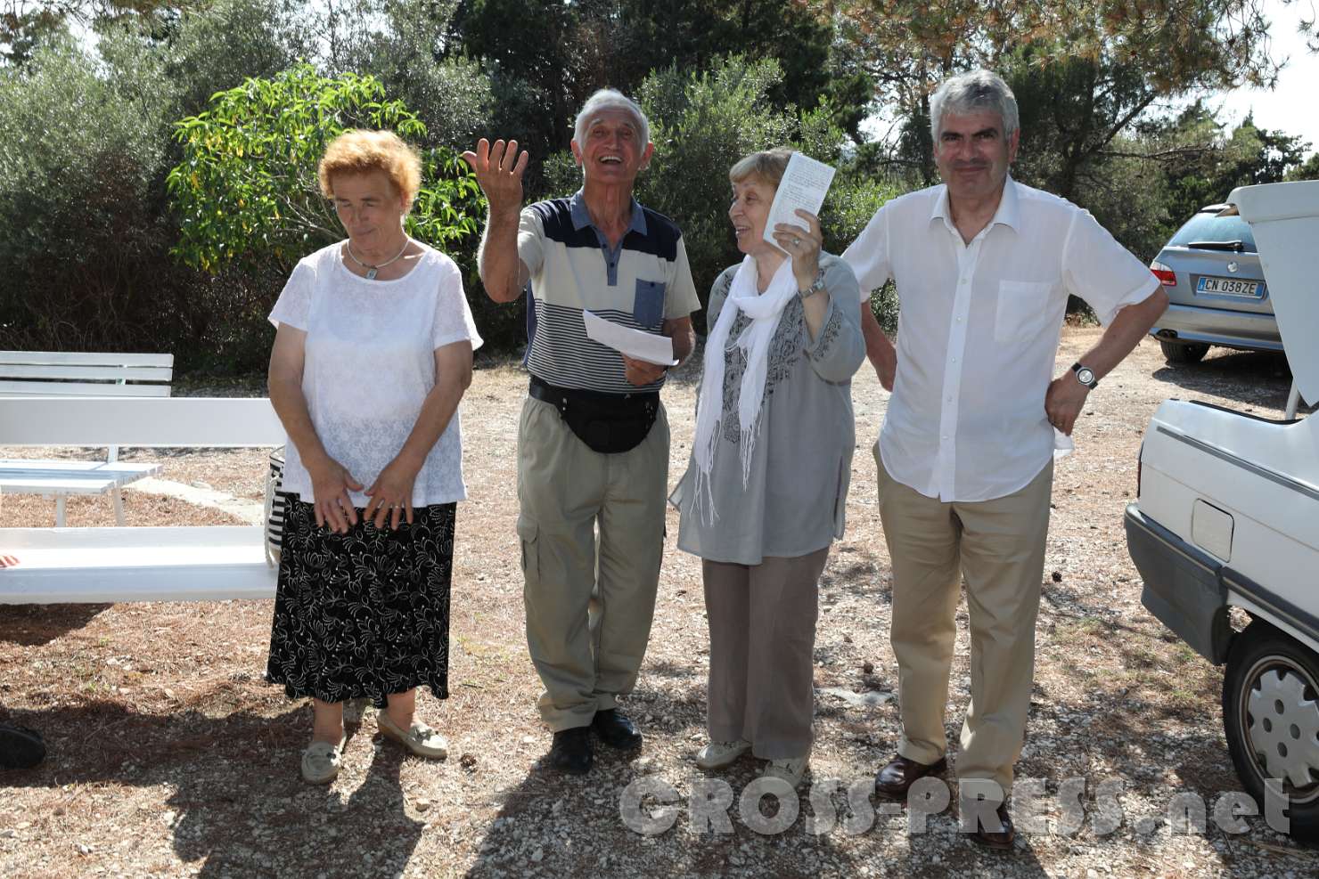 2017.06.16_16.46.11.jpg - Rechts ein italienischer Journalist, der über die Erscheinungen berichtet.