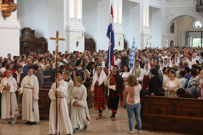 44. Wallfahrt der Kroaten nach Altötting Einzug