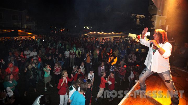 2009.07.04_22.30.56.jpg - "H�uptling" Waterloo begr��t die Bleichgesichter des Ertler Stammes, die ihn sehr freundlich empfingen.