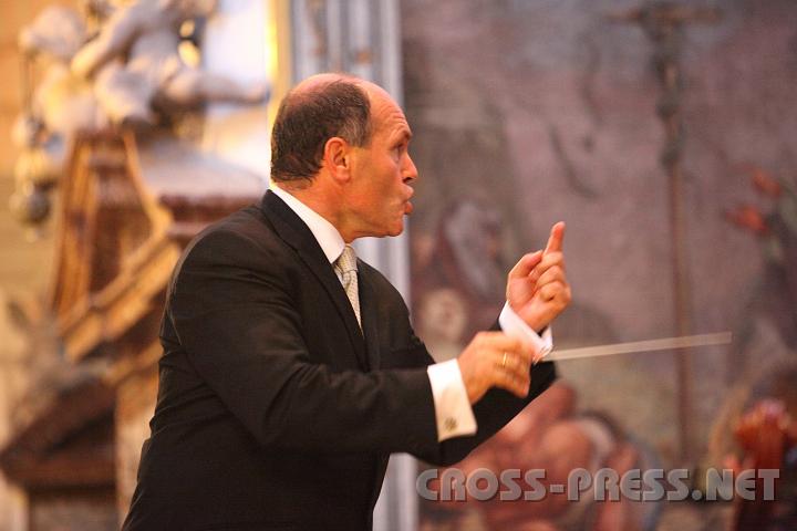 2009.10.04_17.22.09.jpg - LH.Stv. Wolfgang Sobotka, Dirigent.  Sein lautes Soufflieren konnte einem unge�bten Chor viell. hilfreich sein, rief bei Zuh�rern in den ersten Reihen aber ziemliche Unmutsreaktionen hervor.