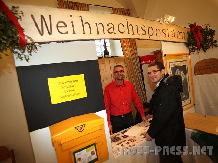 2009.12.13_12.06.23_01.jpg - Ist das die Aussenstelle des Postamts Christkindl ?  ;)  Als "Postbeamte" ist ...