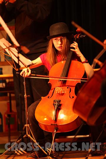 2010.04.16_18.05.27.jpg - Miriam Deinhofer am Chello.