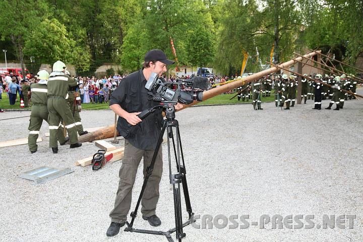 2010.04.30_17.18.33.jpg - Kameramann Paul Hien hat sichtlich Spa� beim Drehen.