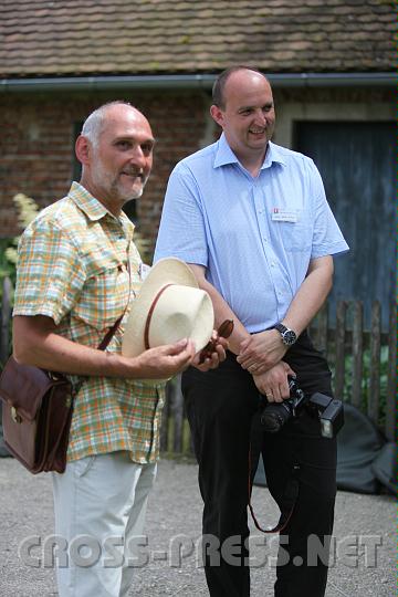 2010.06.11_13.30.12.jpg - Der "Alte" und der "Neue".  Josef Steinbichler, Leiter der Wirtschaftskanzlei i.R. und sein Nachfolger Mag. Albert Burtscher aus V�cklabruck.