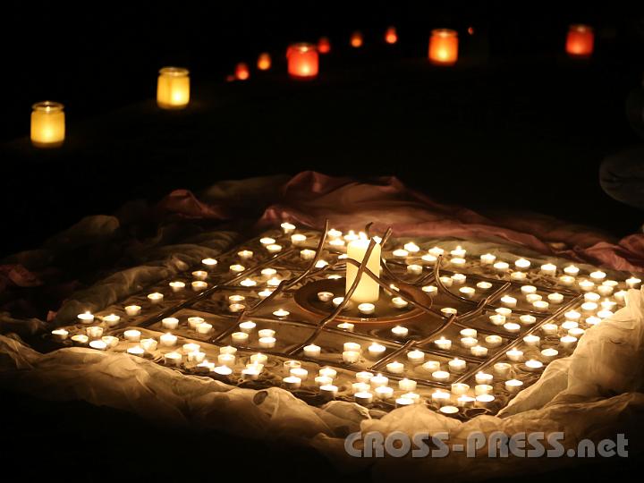 2012.10.25_20.10.53.jpg - So ist's schon viel besser: Licht als Kraftquelle, mystisch und stark!