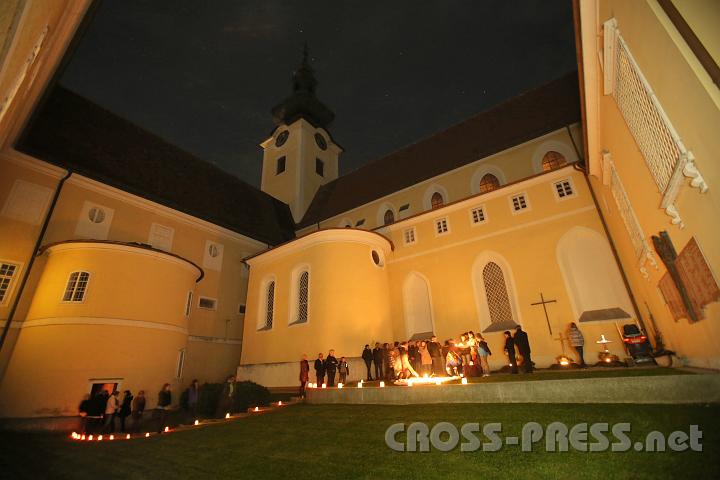 2012.10.25_20.14.24.jpg - Der Konventfriedhof unter dem Lichtermeer der Sterne.