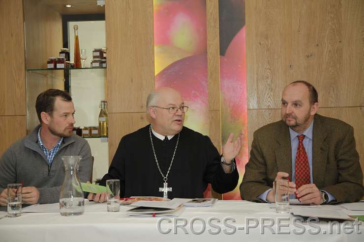 2015.03.19_10.55.31.JPG - Stefan Kastenhofer, Abt Petrus Pilsinger und Mag. Albert Bucar beim Pressefrühstück im Stiftsmeierhof.