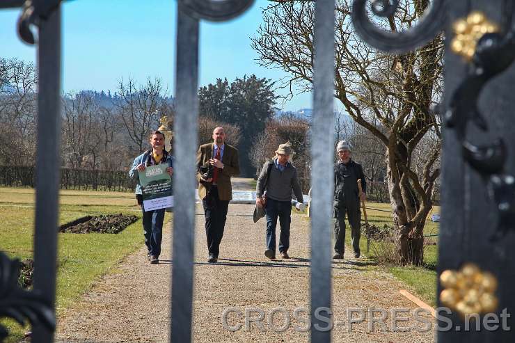 2015.03.19_11.24.34.JPG - ... am Weg zum Klosterladen.