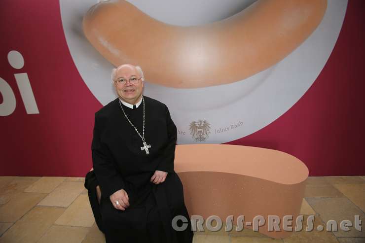 2016.04.01_11.09.20_10.JPG - Abt Petrus erleichtert nach erfolgreicher Eröffnung.