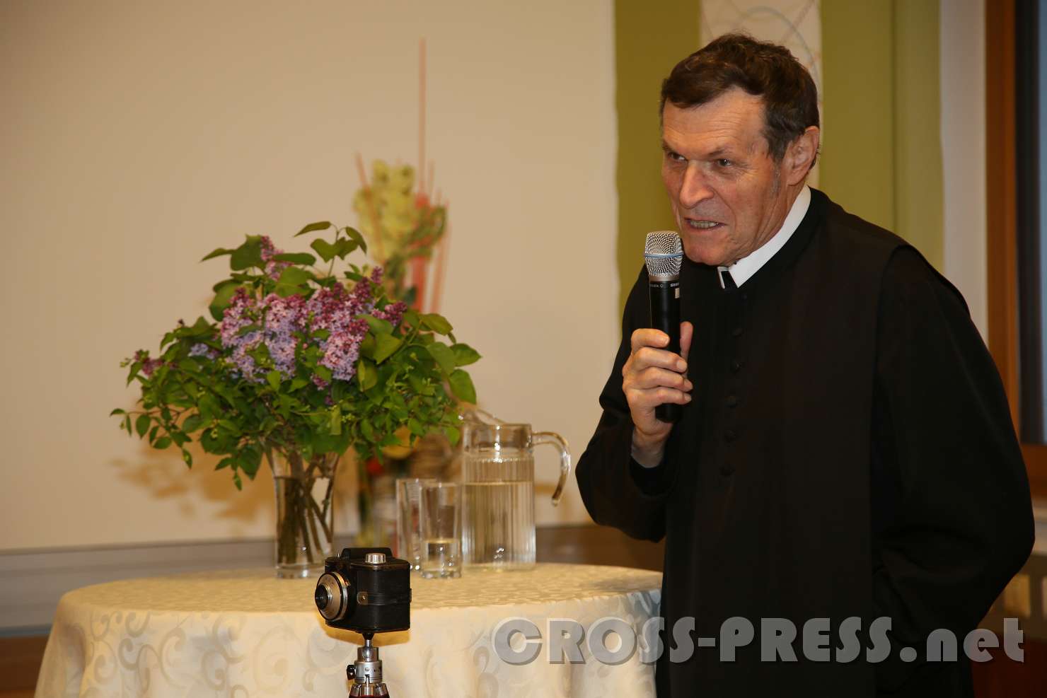 2017.05.04_20.16.22.jpg - Altabt Berthold Heigl: "Die Fotos möchten - wie der Sonnengesang des heiligen Franziskus - ein bildhafter Lobpreis des Schöpfers sein."