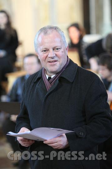 2011.04.10_17.11.24.jpg - Die Aufführung stand unter der Patronanz von P.Franz Hörmann, der auch die einführenden Worte sprach.