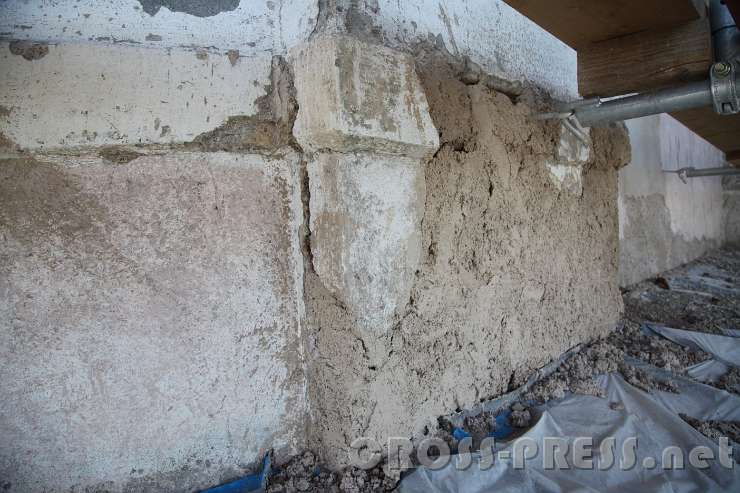 2016.08.08_09.05.31.JPG - Schaden am Mauerwerk