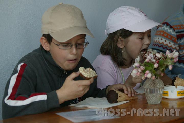 2008.04.27_11.58.31.JPG - St�rkung bei einer Labstation.