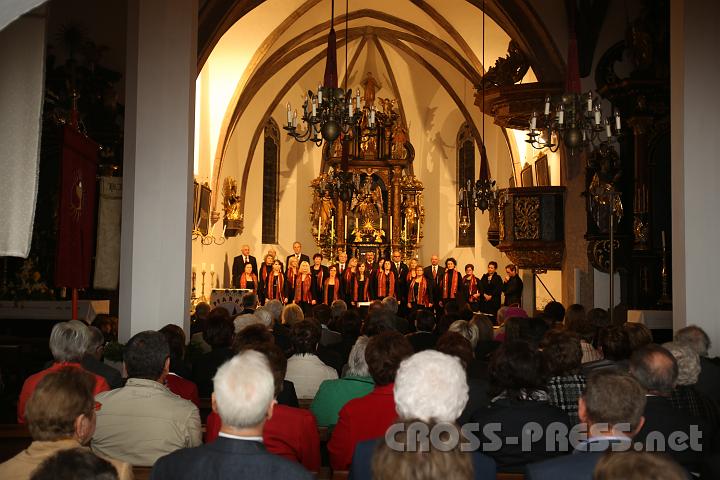 2012.10.06_19.46.37.jpg - Jubilämuskonzert in der vollbesetzten Pfarrkirche.