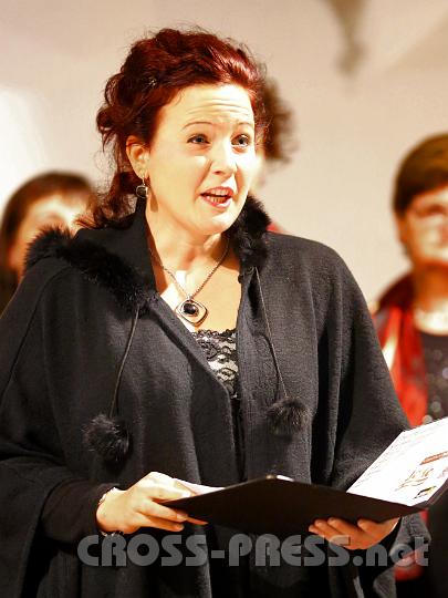 2012.10.06_19.49.52_01.jpg - Der Star des Abends, Sopranistin Regina Riel, begeisterte mit ihrer einfühlsamen Stimme.