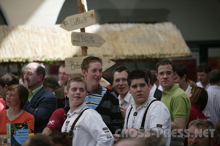 2008.04.20_13.39.19.JPG - Landjugend vor "Most-H�tterl".