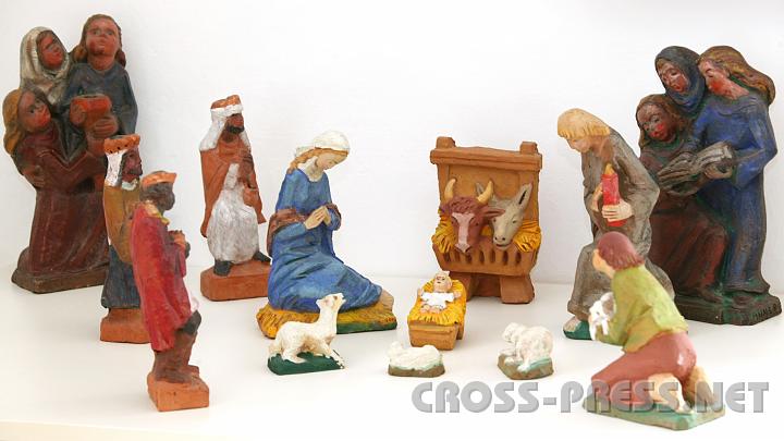 2008.06.08_12.29.53.JPG - Eine der vielen Krippendarstellungen von Kunibert Zinner.  Ton, bemalt.