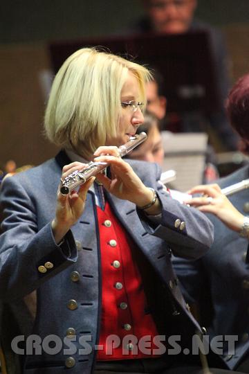 2009.10.25_20.26.39.jpg - Silivia Unterberger spielt Fl�te.