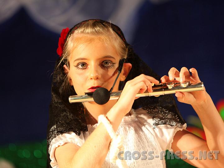 2010.06.26_19.54.26.jpg - Lucia Kern spielt die Spanierin Maria, die vom Gnom gefangen gehalten wurde. sie fand n�mlich die gestohlene Silberfl�te in seiner H�hle.