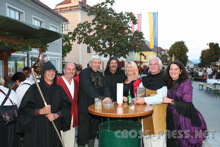 2010.09.11_18.56.25.jpg - Die feinen Herrschaften der Tafelrunde: Bgm. Franz Deinhofer, Franz Bittner, LR Mag. Johann Heuras, Vizebgm. Otto Sagmeister mit Gattin, Bgm. Gerhard Wieser und Renate Vogel.
