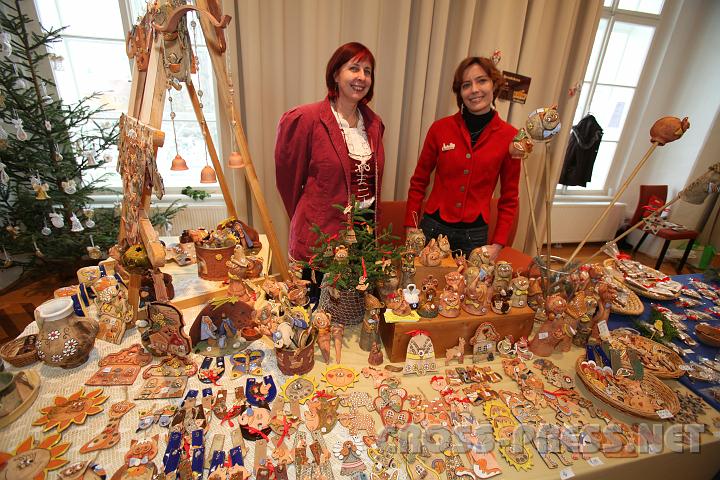 2010.11.28_11.56.30_01.jpg - Bei Eva Reznickova aus Tschechien fand man die kreativste und witzigste Keramik sowie k�nstlerisch gro�artig verzierte Lebkuchen.