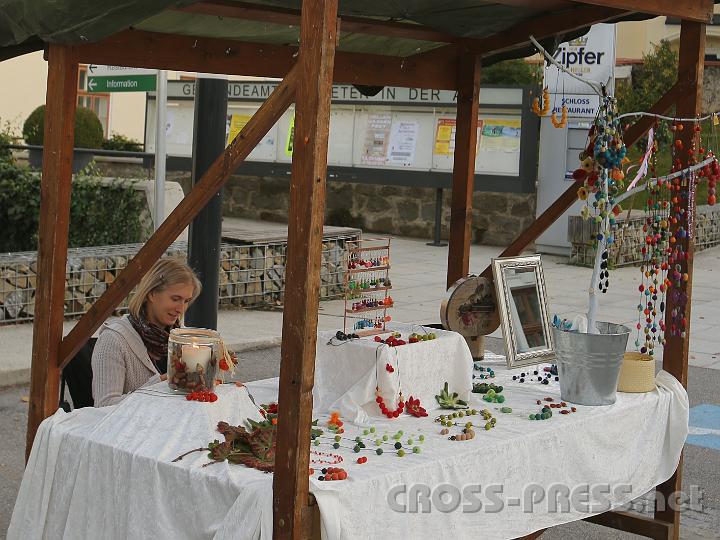 2012.10.13_17.40.27c_.jpg - Sie macht wunderschönen Filzschmuck: Ketten, Armbänder, Ohrgehänge, Haarbänder, Blumenanstecker...