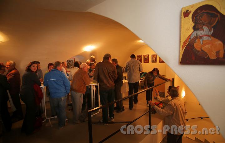 2012.10.13_17.46.16.jpg - Gemütliches Treiben in der "Bar" auf Ebene 1 des dreigeschossigen Kellers der Familie Pum.