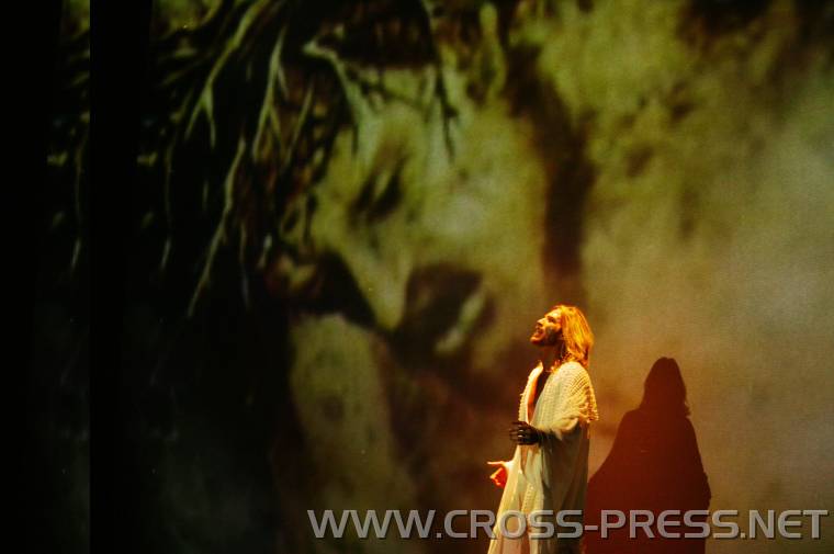 05.07.20_064 Jesus in Gethsemane hat Vision von seinem Tod am Kreuz.