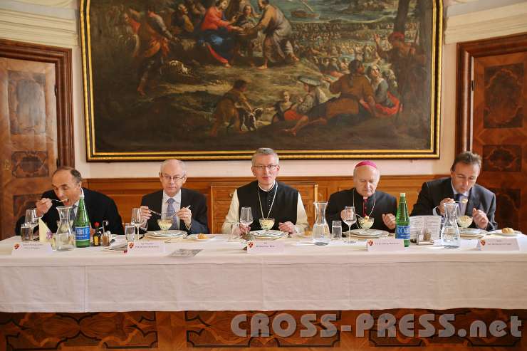 2014.03.27_12.19.38.jpg - Mittagessen in Refektorium.