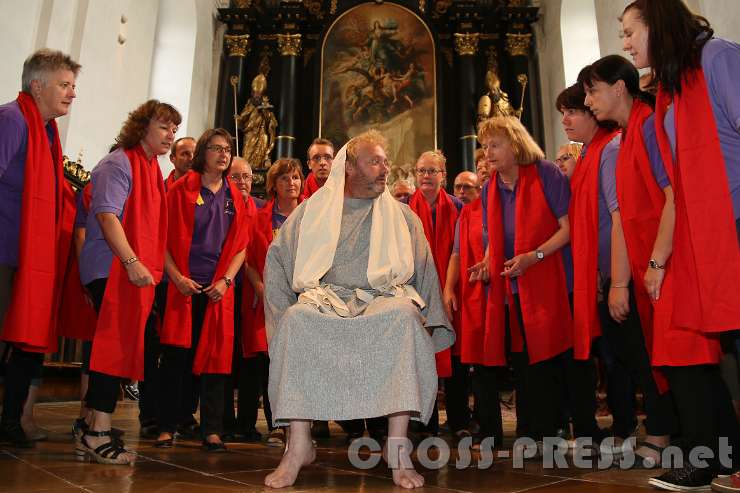 2016.09.04_16.56.31.JPG - Die Passionsspielgemeinschaft Dorfstetten bedankte sich mit einer Szene aus dem Passionsspiel "Die Versuchung Jesu" und zwei Liedern.