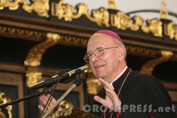 2016.09.04_17.02.06.JPG - Worte von Bischof DDr. Klaus Küng: "Für den Frieden sind verschiedene Faktoren notwendig.  Zunächst der Friede mit sich selbst, dann der Friede mit anderen, und diese Friedensarbeit wird unterstützt durch das Gebet."