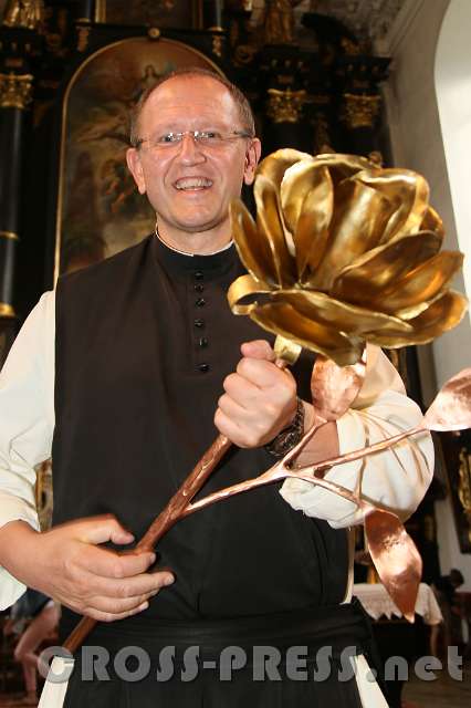 2016.09.04_17.18.26.JPG - P.Karl Wallner mit Friedensrose