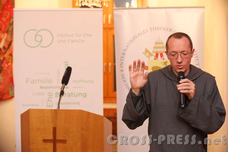 2017.01.21_17.58.29.JPG - Abschluss-Segen von Pater Luc Emmerich.