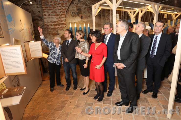 2017.04.07_15.25.28.jpg - "Sie zeigt das Bildungsbewusstsein der damaligen protestantischen Verantwortlichen, die in der Loosdorfer Schulordnung und in der 'Hohen Schule' zu Loosdorf eine besondere reformpädagogische Gestalt bekommen haben.", so Dr. Helene Miklas.