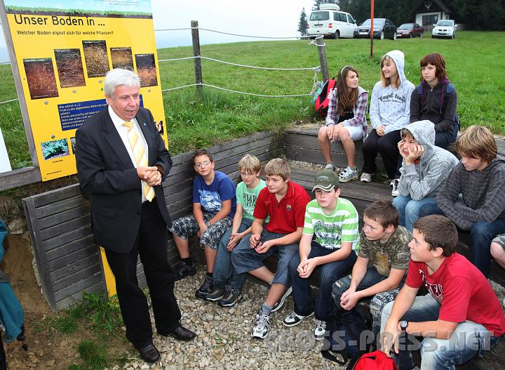 2009.09.25_09.48.47.jpg - LR Heuras zum Heimatboden: "Wir sch�tzen nur, was wir auch sch�tzen".