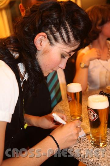 2009.09.26_22.13.19.jpg - Autogrammstunde von MV-Star Veronika Pfeiffer.  ;)