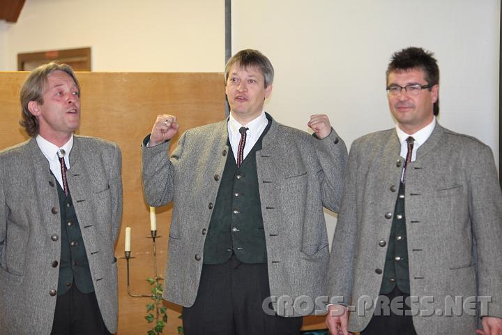 2010.03.20_17.31.16.jpg - Zum Abschlus gab es noch "M�nner mag man eben".  Diese (stimm-) starken Urtaler besonders.  ;)