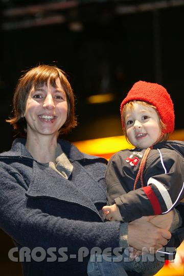 2008.09.27_20.32.16.JPG - Architektin Mag. Caren Ohrhallinger von Nonconform - Architektur vor Ort, erhielt f�r die Neugestaltung des Stadtplatzes den Otto-Wagner-St�dtebaupreis. Hier mit Tochter.